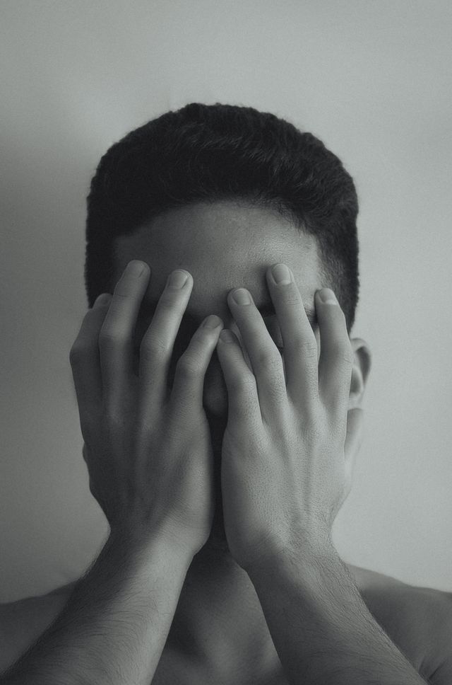 ¿Qué hacer ante una emoción difícil? Guía para no pelear con lo que sientes